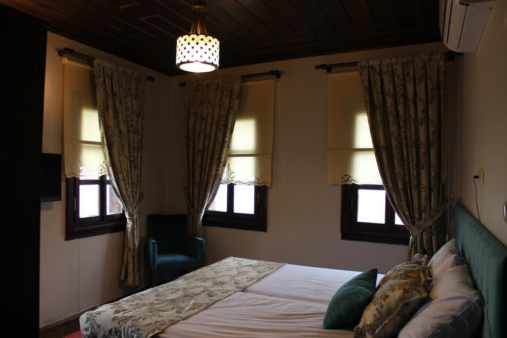 Faik Bey Konagi Bed & Breakfast Golyazi Rom bilde