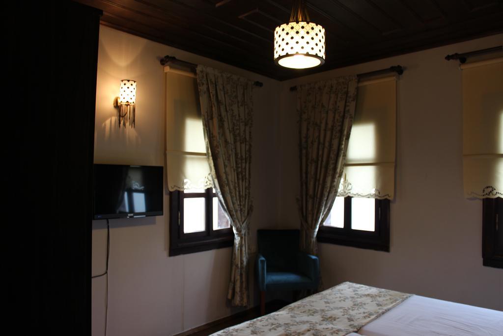 Faik Bey Konagi Bed & Breakfast Golyazi Rom bilde